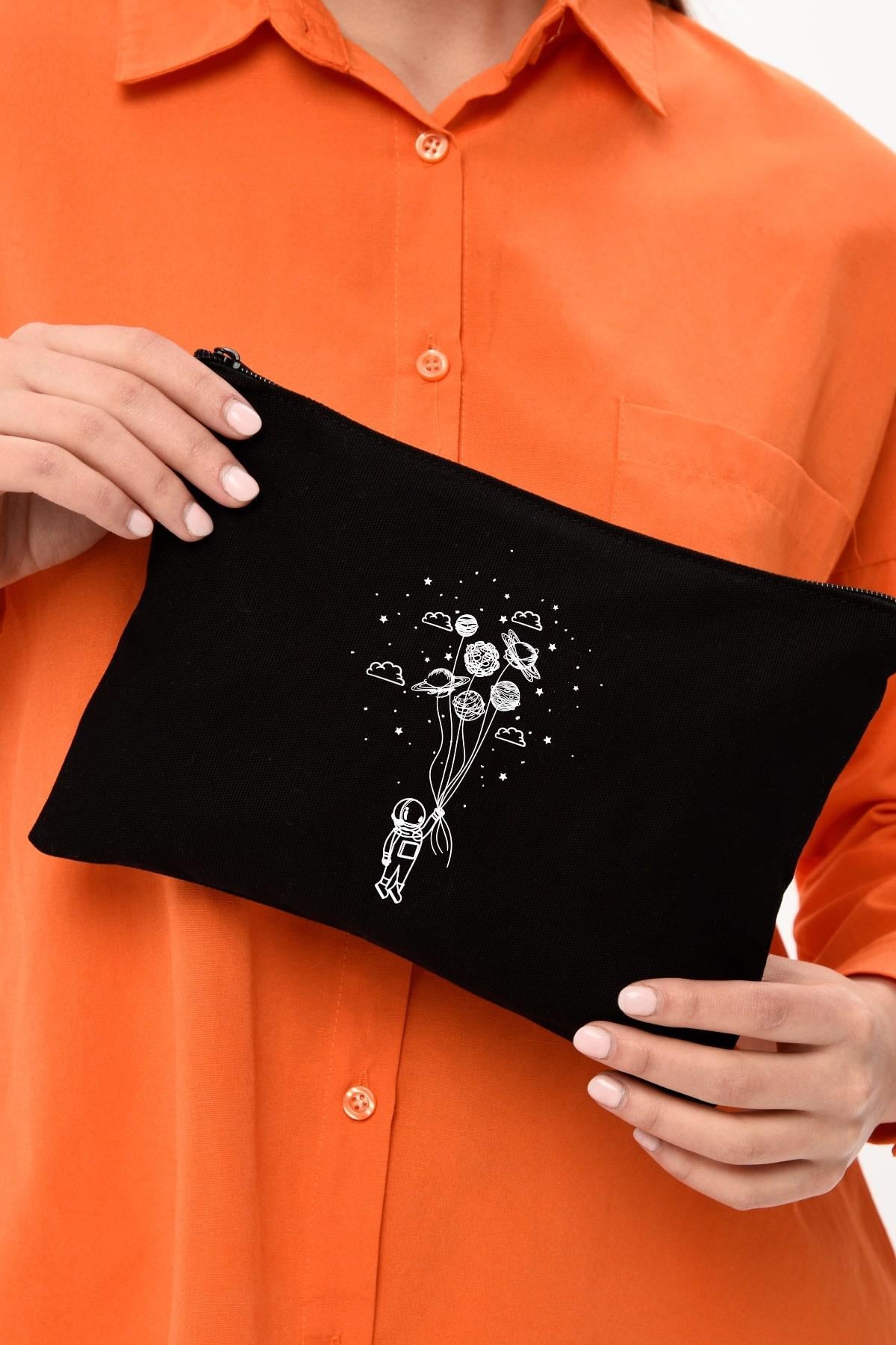 Clutch Balonla Uçan Astronot Siyah Kanvas Makyaj Çantası