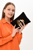 Clutch Kedili Kız Baskılı Siyah Kanvas Makyaj Çantası