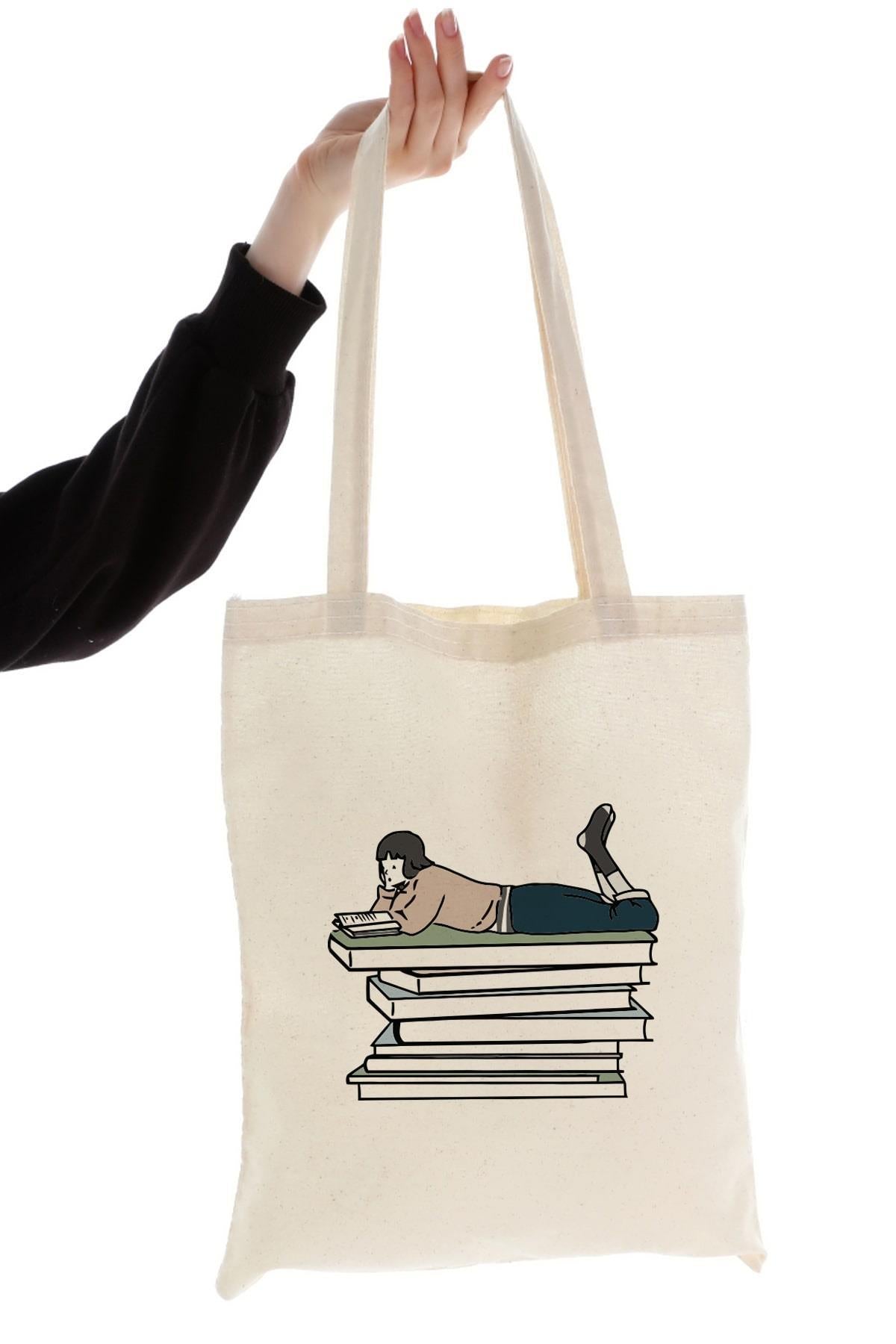 Kitap Üzerinde Kitap Okuyan Kız Baskılı Ham Bez Çanta