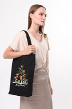 Siyah Kanvas Çam Ağacı Ve Şapkalı Kediler Baskılı Çanta