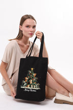 Siyah Kanvas Çam Ağacı Ve Şapkalı Kediler Baskılı Çanta